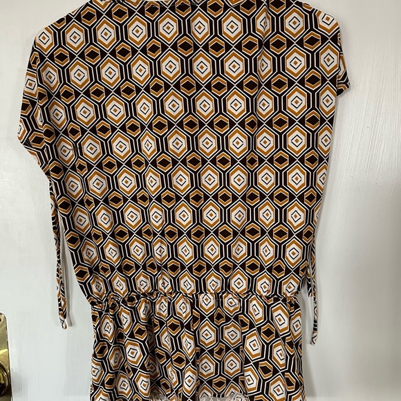 LADIES BROWN, YELLOW & WHITE TOP - Picture 4 of 4